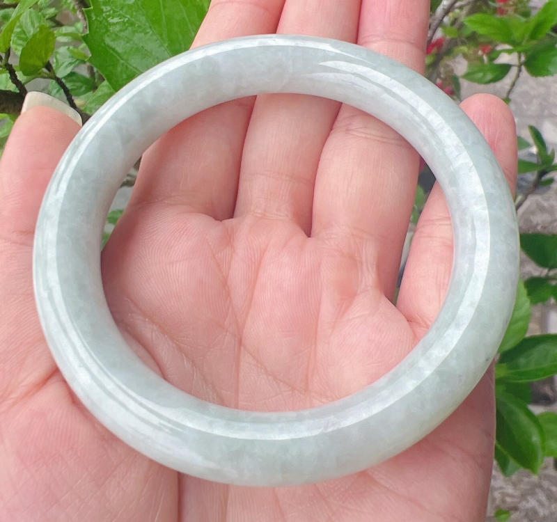 Nên tránh việc đẹo trang sức ngọc không hợp mệnh