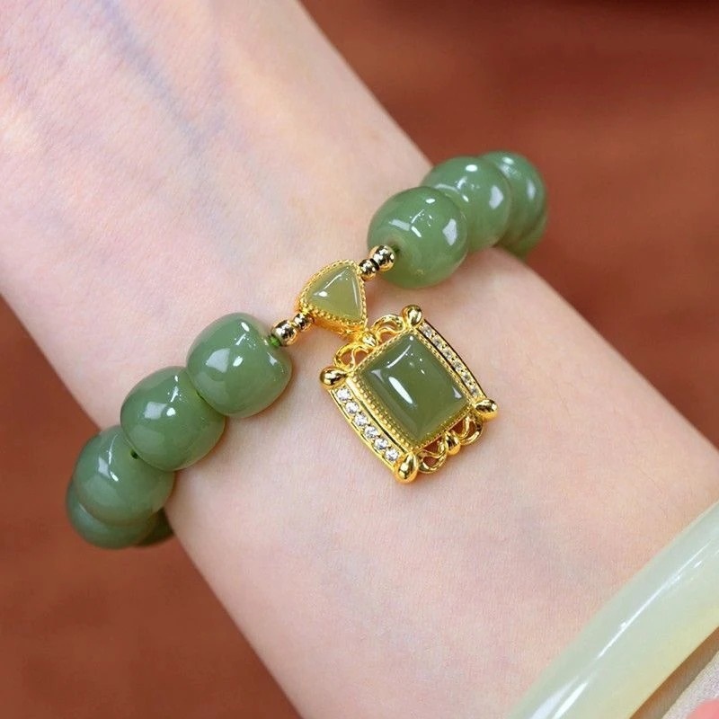Vòng ngọc tự nhiên - món quà của tình yêu và sự bền chặt